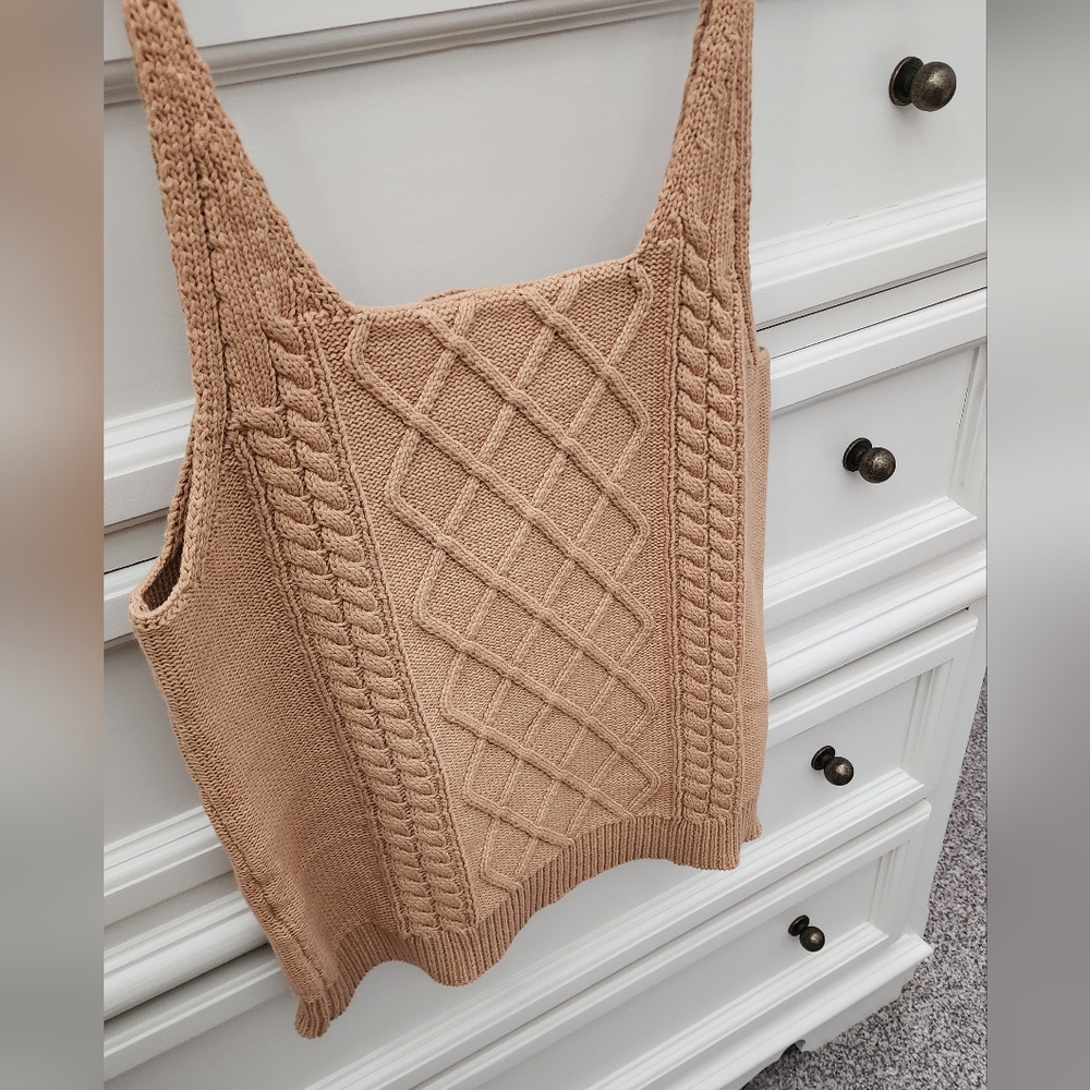 Neuflora Penbrook tan sweater tank size Large